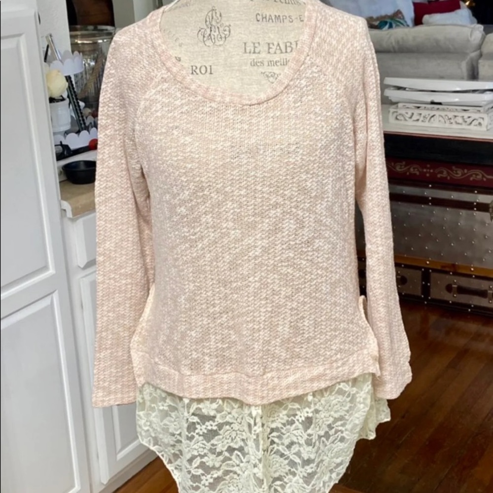NWOT* ALTAR’D STATE LIGHTWEIGHT SWEATER SIZE MEDIUM